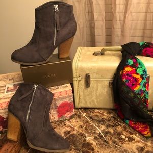 THE CHARCOAL ANKLE BOOTS